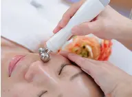 小顔にしたい🆚たるみが気になる🆚お肌に元気が無い💁‍♀️そんな方にオスス‼️メメニュー💯￥4980円