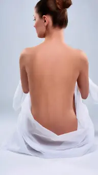 うなじ＋背中上部＋肩　ワックス脱毛