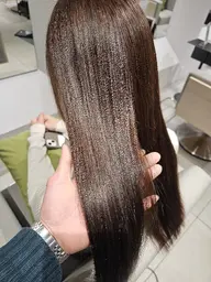 フルカラー+うる艶トリートメント（トリートメントメニュー変更可能）