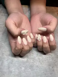 【初回オフ🆓】ワンカラー＋選べる大きめパーツ4つ付き💅🏻✨《パラジェル変更無料⌇ウォーターケア付き》