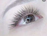 ★高持続・超軽量★フラットラッシュ80本+持ち美容液コーティング¥3980