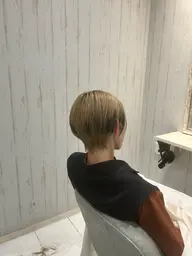 ショートボブカット
