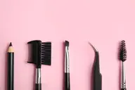 顔の印象は眉で決まる！　眉カット ¥1650