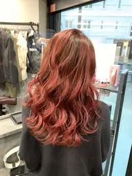 ブリーチ、カラー、システムトリートメント。ブリーチ何回でも料金変動なし。ダメージをほぼ感じない為のトリートメントも込み。