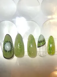 ニュアンスネイルandアート２本　フルーツ🍋🥝アート💅
