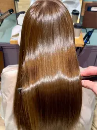 🌟業界初の水素縮毛矯正で、艶やかな髪へ🌟ダメージを抑え、髪質改善！髪のクセや広がりにお悩みの方におすすめ✨