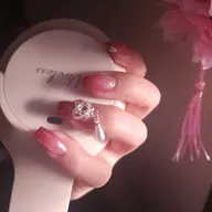 【オフ込み!!ワンホンキラキラ揺れるチャー ム付✨】(片手1づつ) 贅沢華やかコース ¥9,500