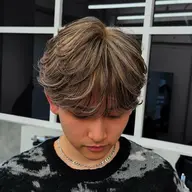 《🏛️お洒落さん必見メンズローライト🦅》メンズローライト➕ブリーチ➕カラー➕ system1stepトリートメント