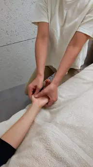 【お試し60分経絡アロマリフレ&経絡アロマハンドマッサージ🤘🦵】　足裏から膝下と肩から掌までの経絡アロママッサージ