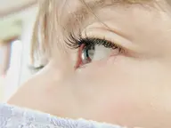 通常価格から500円引き！フラットラッシュ140本（オフ無料）ブラウンカラーもあります