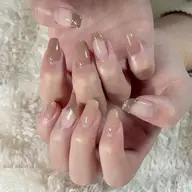 リピーター様✨付け替え1ヶ月内　持ち込み画像4本アート、4本ビジュー内ネイル❤︎ご予約時持ち込み画像を送ってください