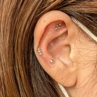 【ふわっと整う癒しフルコース】耳つぼジュエリー6〜8粒+ヘッドマッサージ+デコルテマッサージ