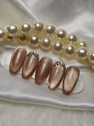 ジェルネイル アート４本(シンプルデザイン、持ち込みアート可能🙆‍♀️)