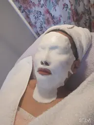 紫外線は　1年中　あなたを狙ってます！ホワイトニングパック➕アドバンスコース50分フェイシャル　肩　デコルテ　合計８０分