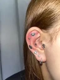 【可愛く健康に👂🏽✨】透明感ワンカラー ➕ 髪質改善トリートメント ➕ 耳つぼジュエリー（お試し2パーツ）