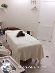 オイルマッサージ60分凝ってるところ痛みが出てるところなどオイルでマッサージしていきます