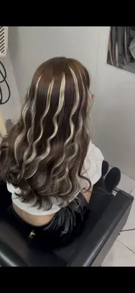 エクステで作るハイライトorインナーカラー➕《ミニモ限定ヘアオイル付き》￥6650​〜​