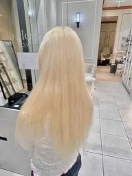 【期間限定】💫ケアブリーチ(オンカラー込)➕🖤うる艶Ninaトリートメント