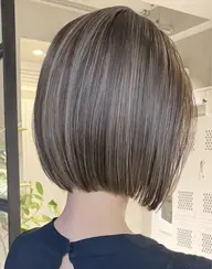 ポイントカラー〈インナーやハイライト、ローライト、フェイスフレーミング、イヤリング等〉（シャンプー＆ブロー込み）