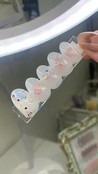 大人気キティちゃんネイル💅