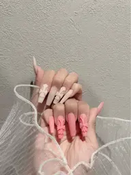 ハンドネイル【アート4本】パーツ付きオフ込み