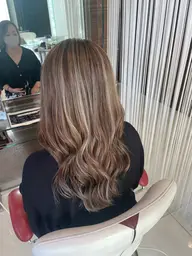 部分ハイライト、イヤリングカラー、フェイスフレーミング　ワンポイントブリーチデザイン！！