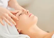 【初回】頭と顔のスッキリコース◇ デコルテ+フェイシャル+ヘッドスパ《90分コース》通常価格¥13,000→¥8,000