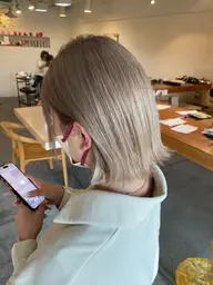 【⚡️ハイトーンカラー】毛先カット+全体ブリーチ+オンカラー+髪質改善トリートメント