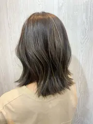 👱🏻‍♀️白髪ぼかしハイライト👱🏻‍♀️カット＋ハイライト（ブリーチ）＋3STEPトリートメント💚💚