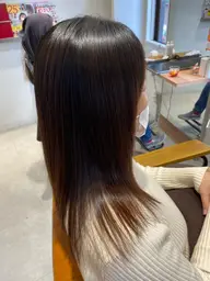 カット 無料‼️&ヘアカラー 平日限定 12時〜16時までに入店に限ります。 発色がキレイなTHROW(スロー)使用
