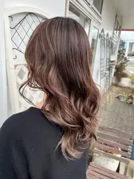 白髪も明るく染まるカラー（ハイブライトカラー）♪