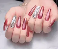 10本長さだしワンカラー。2本キラキラ埋め尽くしネイル