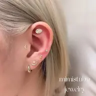 SNSで話題沸騰中✨4月3名様限定⭐️耳ツボジュエリー👂🏻💎10粒(片耳5粒)