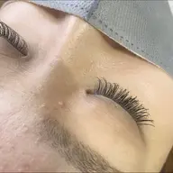 軽い付け心地&モチが良い🌈フラット160本迄(オフ込)💐　[寝屋川市/マツエク/シングル]