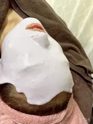 この時期にピッタリ✨シワたるみなどといったあらゆる肌悩みを集中ケア！デコルテ​〜​ヘッドケアまでしっかり大人気のエステコース