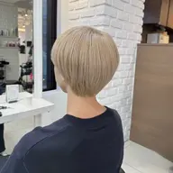 【 🪽1日1名限定🪽】 ケアブリーチ𝘼𝙣𝙙オンカラー🪄＋整えカット⭐️