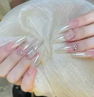 （ジュニアネイリスト）👩🏻🪞ミラーネイルorオロラワンカラーがラメグラデーションコースオフ無し（現金のみ）