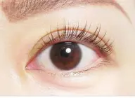 自然な仕上がり。日々のビューラーでの手間がはぶけて大人の仕上がりのまつ毛パーマです。3000円