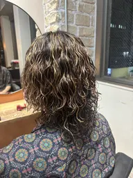 【特殊パーマ✨️】メンズカット👕＆波巻きパーマ🌀＆艶感トリートメント🫧