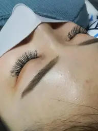 ★新規限定フラットラッシュつけ放題☆¥5480　初回オフ込み　ご希望により140本​〜​180本前後