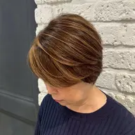 【自然に立体感のある髪色】ハイライト＋カラー＋カット＋トリートメント