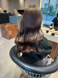 20時限定‼️🩷毛先整えカット🩷＋艶カラー＋内部補修トリートメント🌸⭐️