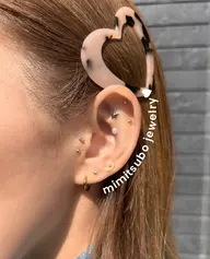 SNSで話題沸騰中✨4月3名様限定⭐️耳ツボジュエリー👂🏻💎10粒(片耳5粒)