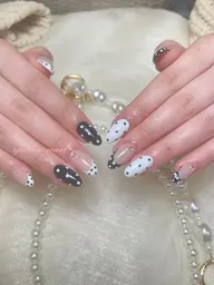 【オフなし】長さ出し10本．デザイン持ち込み．10本アート💅パーツ＆ストーンつけ放題