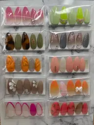 《¥6600ケア込み》     デザインmenuからお選ぶ→お好きなカラーをお選ぶ→（デザインは2.3本程度入ってます）