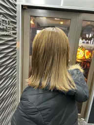 【学割Ｕ24】ブリーチ＋カラー＋ベースTｒミニモ学割