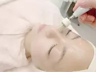 20代30代の方におすすめのコース。毛穴・ニキビ・お肌のざらつきが気になる方本格フェイシャルを体験してみてください。