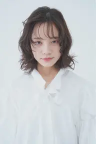 カットボブをベースに骨格・髪質に合わせて顔周りや前髪を調整し、乾かすだけでまとまる再現性の高いスタイルに仕上げます。