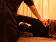 首肩こり、腰がつらい人の揉みほぐし！90分