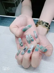 (初回オフ無料)長さ出し(チップ)デザイン持ち込みok【アート10本OK (パーツ無料)】